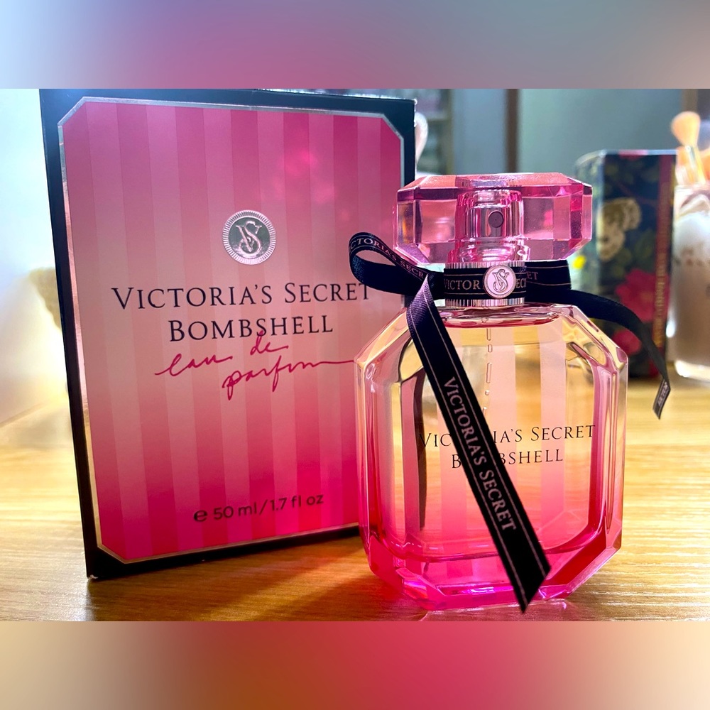 Victoria’s Secret Bombshell eau de parfume 1.7 fl oz NWT